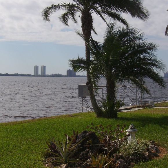 Meet your Posher, Dawn - Picture 1 of 1